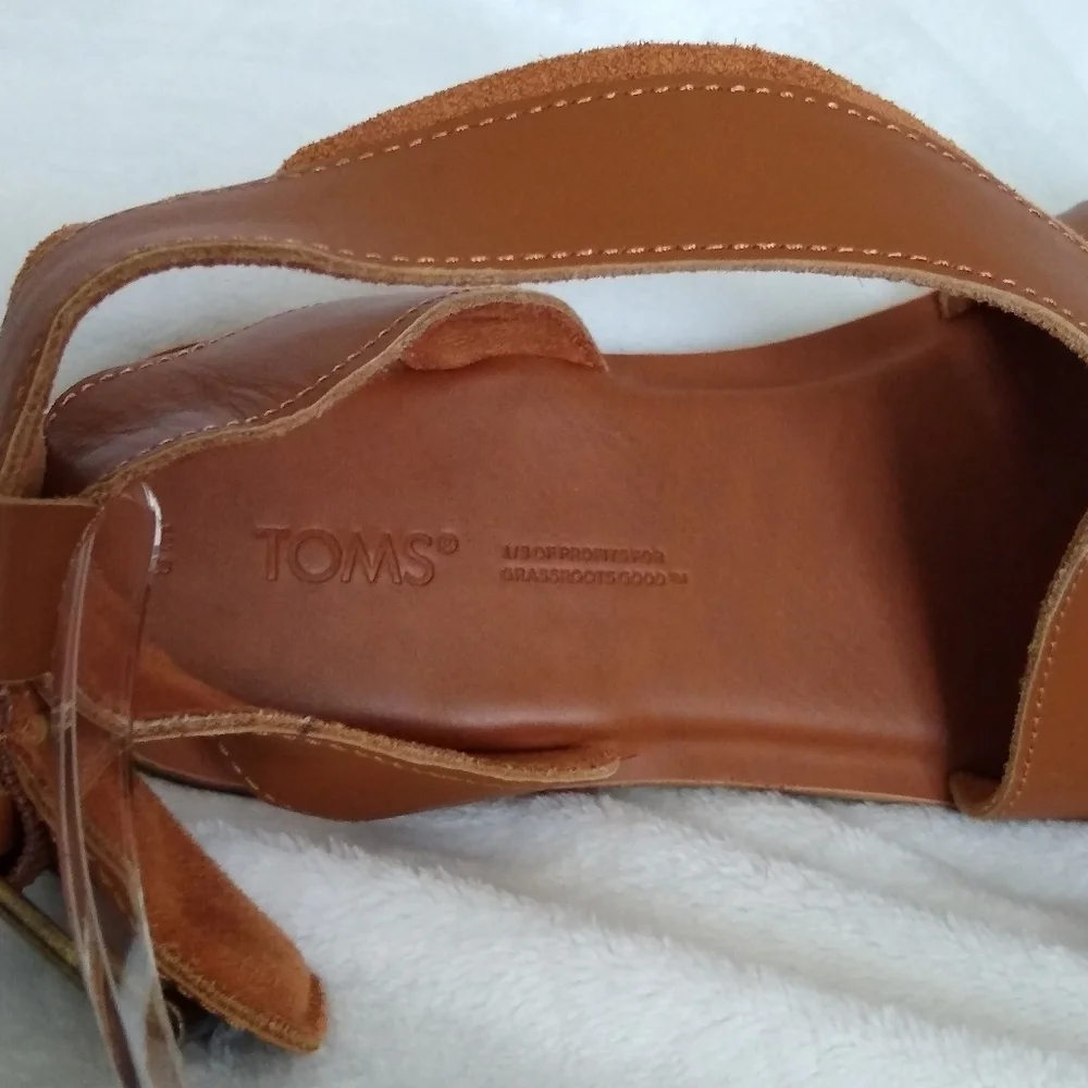 Toms Tan Leather Sandals Minimalist Flat Design Women's Sz 8 - Picture 8 of 11